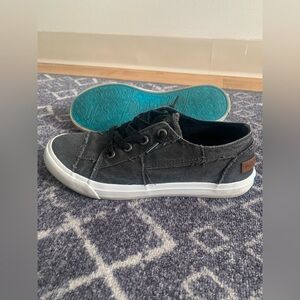 Malibu distressed dark grey slip ons